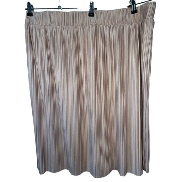 NWT Torrid Blush Pink Flowy Stretchy Knee Length Professional Skirt - Picture 4 of 4